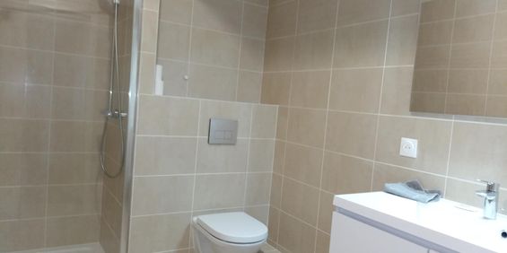 BEZANNES- Résidence Le Fairway- Apt T2 de 41.95m2 avec balcon et stationnement en sous-sol disponible de suite - Photo 3