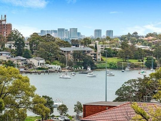 Sun-Kissed, Tri-Level Luxury Townhouse With Private Rooftop Entertainment Terrace And Water Views - Photo 1