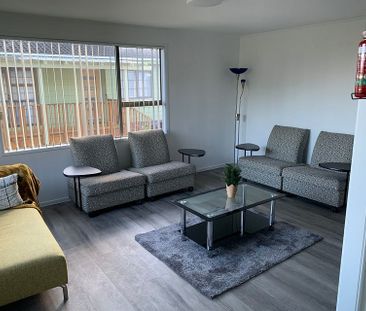 Charming 3BR Wattle Downs Home - Photo 5