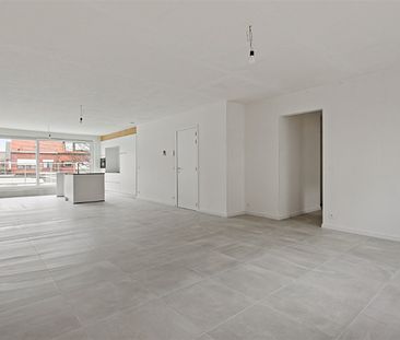 Centraal gelegen ruim nieuwbouwappartement 137m² op 1eV met 3 SLK, terras 31m² en autostaanplaats - Foto 1