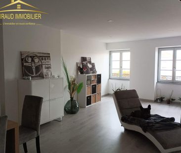 Location Appartement 4 pièces 90m² CHARLIEU 42190 - Photo 1
