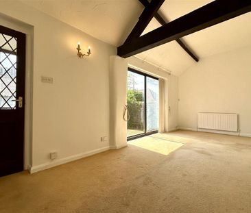 2 bedroom bungalow to rent - Photo 1