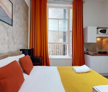 studio property to let - Photo 1