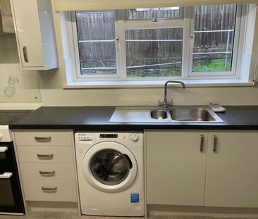 Central spacious 3 bed family home to let in Wellington - Photo 6