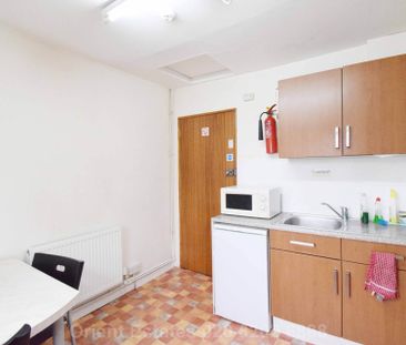 Price £900 pcm - Available 05/10/2026 - Furnished - Photo 3