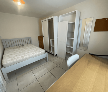 4 bedroom terraced house to rent - Photo 2