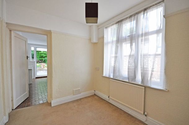 Western Avenue, Newport - Photo 1