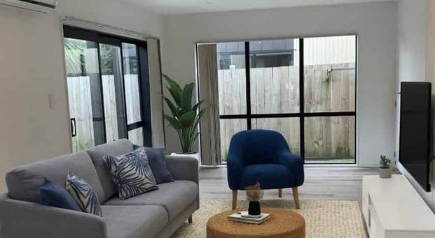 Black Beech Beauty!! - 4 Bedrooms, upstairs rumpus/office and much more - Photo 1