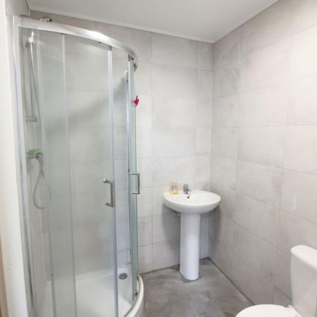 1 bed Studio - To Let - Photo 4