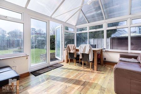 5 bedroom semi-detached house to rent - Photo 3