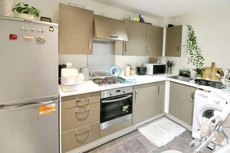 West Central, Slough, SL2 - Photo 2