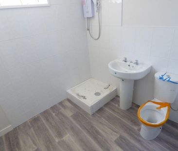 2 bedroom ground floor flat to rent - Photo 5
