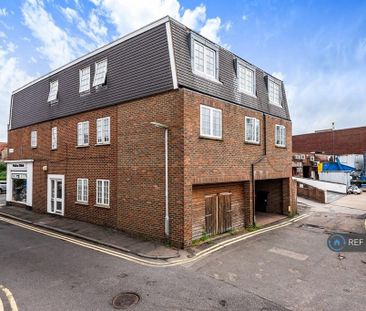 1 bedroom in a flat share to rent - Photo 2