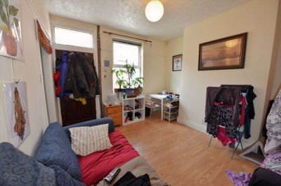 1 bedroom House in Autumn Avenue, Leeds - Photo 2