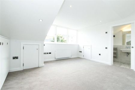 4 bedroom end of terrace house to rent - Photo 2