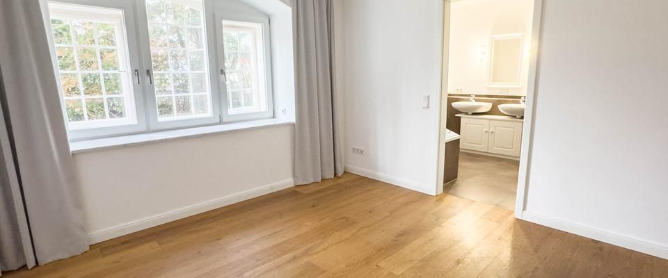 Exklusive 4-Zimmer-Erdgeschosswohnung mit Südveranda und Gartenanteil in zentraler Lage von Tutzing - Photo 1