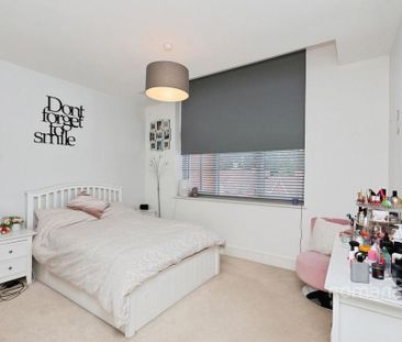 3 bedroom flat to rent - Photo 3