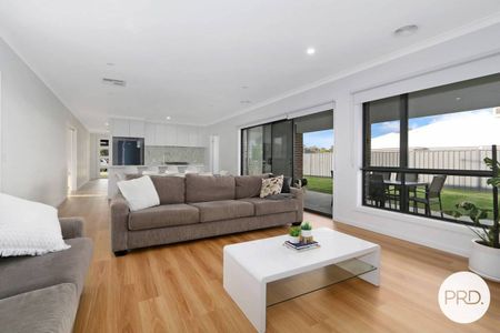 STYLISH FAMILY LIVING WITH SPACE TO SPARE! - Photo 3