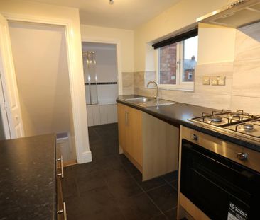 3 bedroom flat to rent - Photo 6