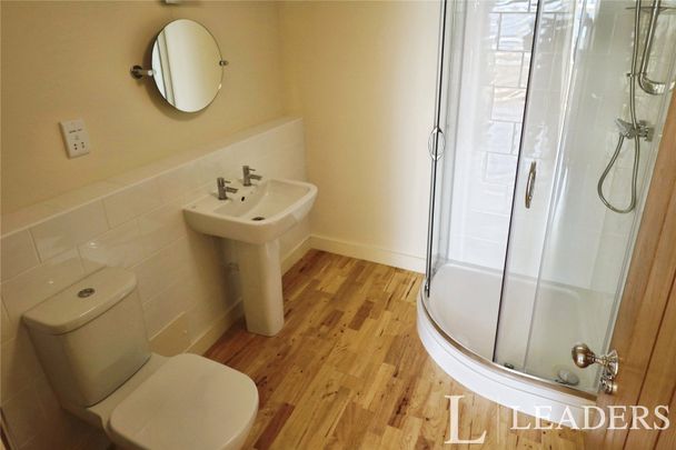 2 bedroom maisonette to rent South Road, Harlow, CM20 - Photo 1