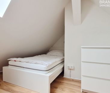 Modern möbliertes Dachgeschoss! 1-Zimmer-Wohnung mit Spitzboden.... - Photo 2