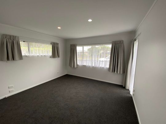 Beautifully Presented 2-Bedroom Unit in Prime Location! - Photo 1