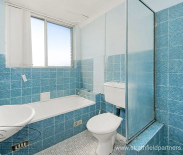 Exceptionally Spacious - Photo 4