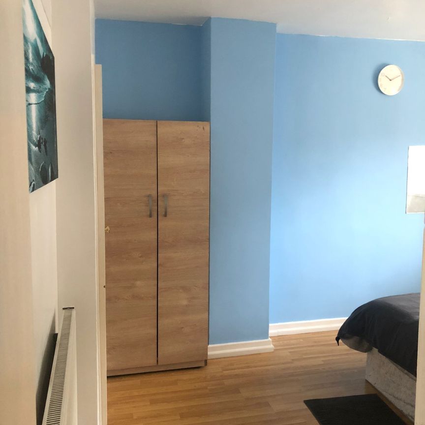 RM4 Alpha Grove| Isle of Dogs | London | E14 8PG - Photo 1
