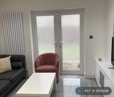 1 bedroom in a flat share to rent - Photo 1