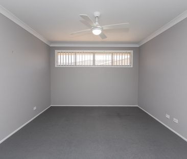 Beautiful near new home moments from waterfront - Photo 6