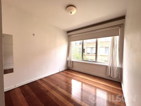 Light and bright one bedroom apartment - Photo 2