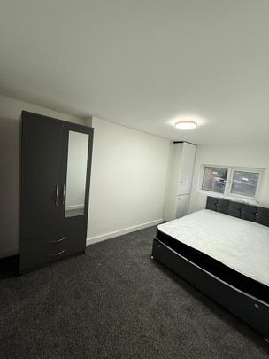 2 Bed Flat, Pine Grove, M14 - Photo 1