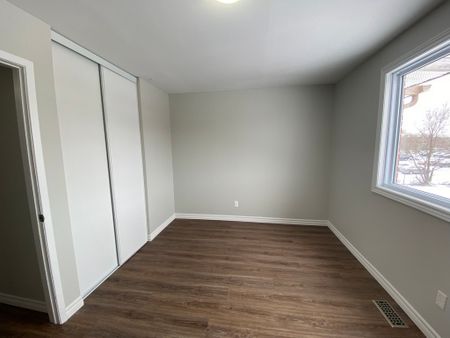 Two Bedroom Townhouse - Photo 4