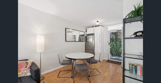 STUNNING 1x1 in HIGHGATE - Photo 1