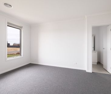 Contemporary Living - Photo 1