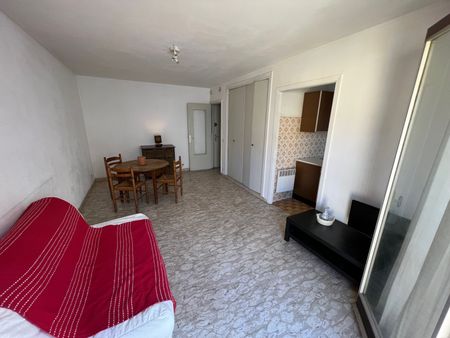 À louer – Studio meublé avec balconnet et cave – Toulon (Avenue de Genève, quartier Saint-Jean) - Photo 2