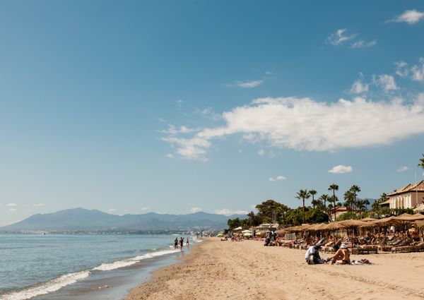 Beach house next to the sea in Costabella