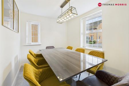 4 bedroom detached house to rent - Photo 3