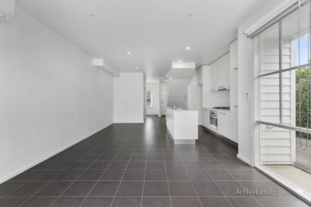 21 Galatea Court, Williamstown - Photo 2