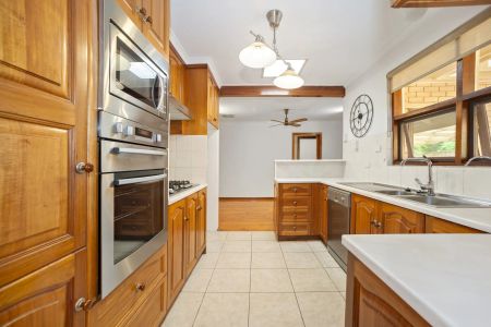 Beautiful Family Home with Solar System - Photo 2