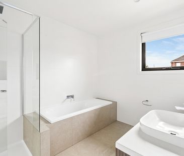 GENEROUSLY APPOINTED TOWNHOUSE! - Photo 1