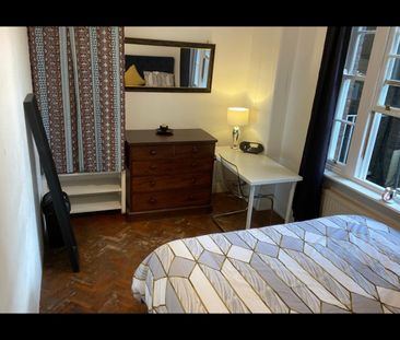 Room in a Shared Flat, Queens Court, W2 - Photo 1