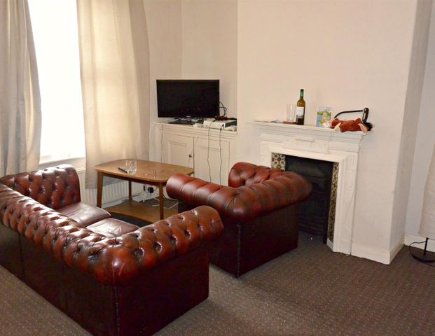 11 Quarry Place, Woodhouse, Leeds, LS6 2JT - Photo 1