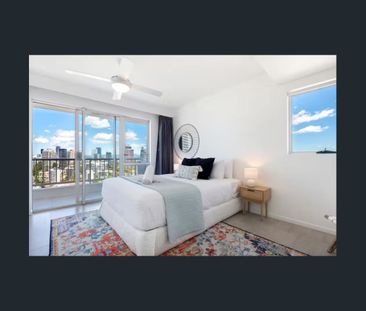 City Skyline Retreat with Stunning Views - 3 Bedrooms Fully Furnished - Photo 4