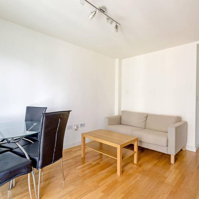 Studio to rent - Photo 1