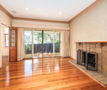 Elegant Family Living in a Prime Blackburn Location - Photo 2