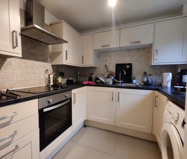 2 bedroom Flat - Tudor Close, Hatfield - Photo 6