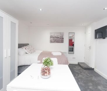 Studio to rent - Photo 2