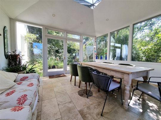 4 bedroom detached house to rent - Photo 1