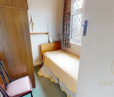 4 bedroom semi-detached house to rent - Photo 4